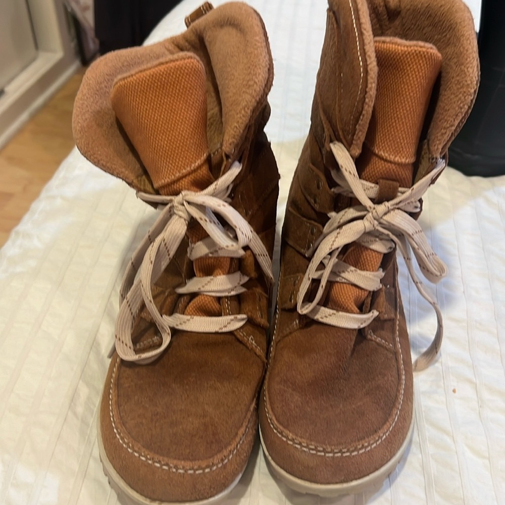 Trendy Sorel boots. Great condition